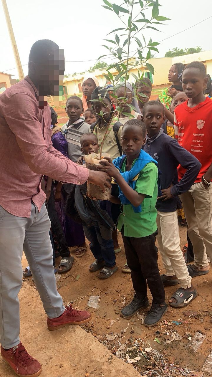 Activité environnementale avec des enfants